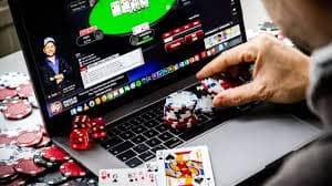 Pemain rrq188 merayakan kemenangan besar di slot dan live casino dengan penarikan cepat